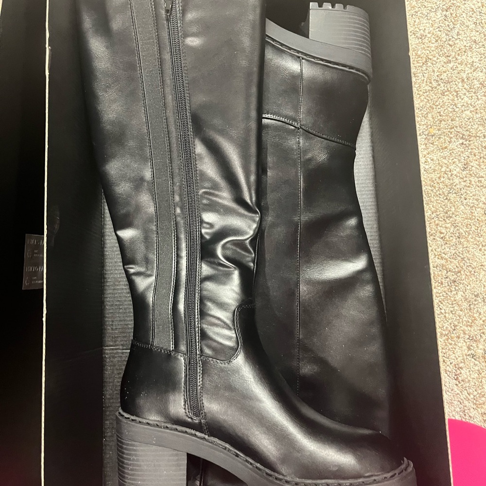 ValMarie Black Over the Knee Boots Sleek Design